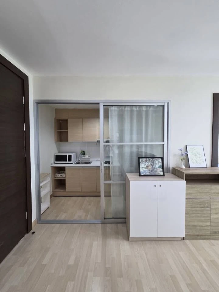 For rent: Rhythm Ratchada, spacious room, lots of usable space, with a stunning city view. Reserve now!