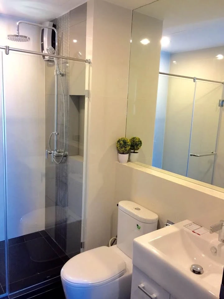 For rent: Rhythm Sathorn Narathiwas, 22nd floor, fully furnished, ready to move in. Book now!