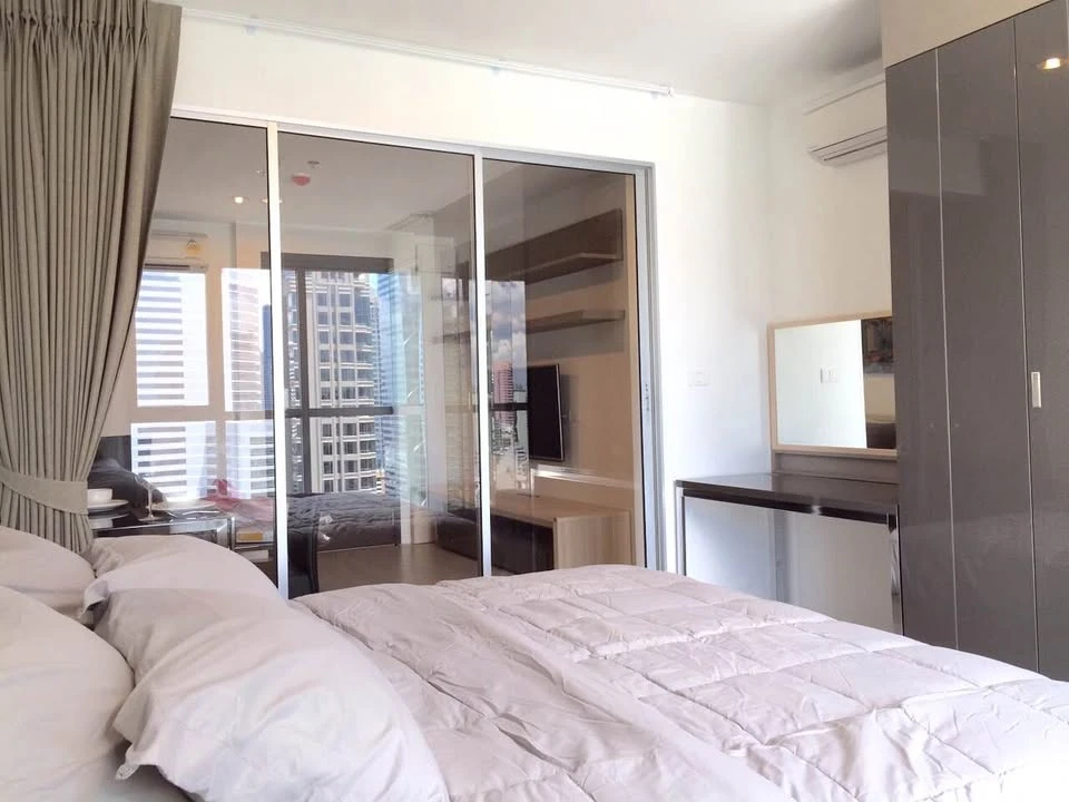 For rent: Rhythm Sathorn Narathiwas, 22nd floor, fully furnished, ready to move in. Book now!