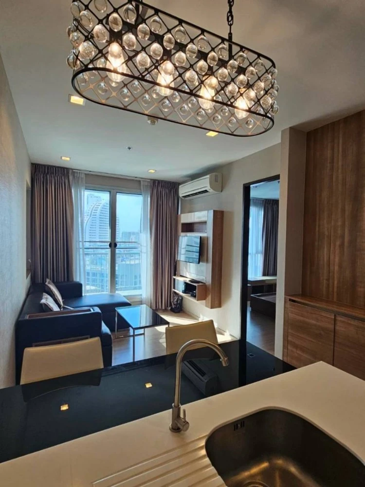 For rent: Rhythm Sathorn, 10th floor. A lovely, fully furnished unit. Book now! (Limited time offer!)