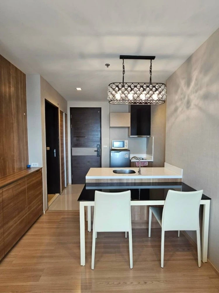 For rent: Rhythm Sathorn, 10th floor. A lovely, fully furnished unit. Book now! (Limited time offer!)