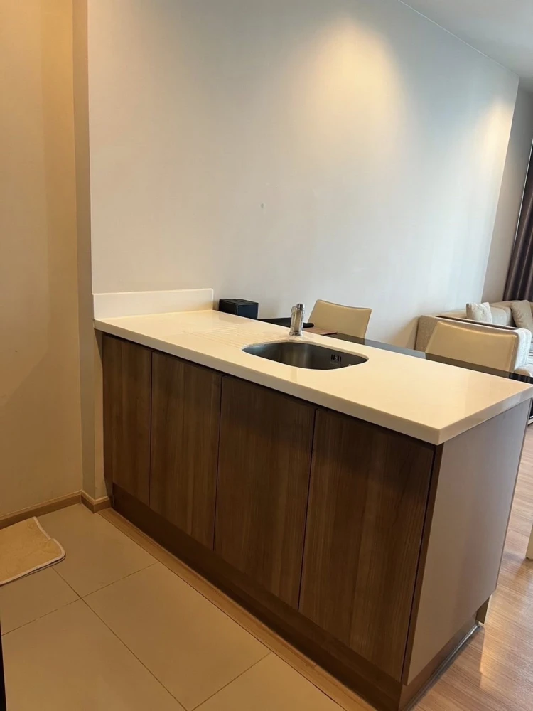 For rent: Rhythm Sathorn, 14th floor, nice room, fully furnished, interested, hurry and reserve now.