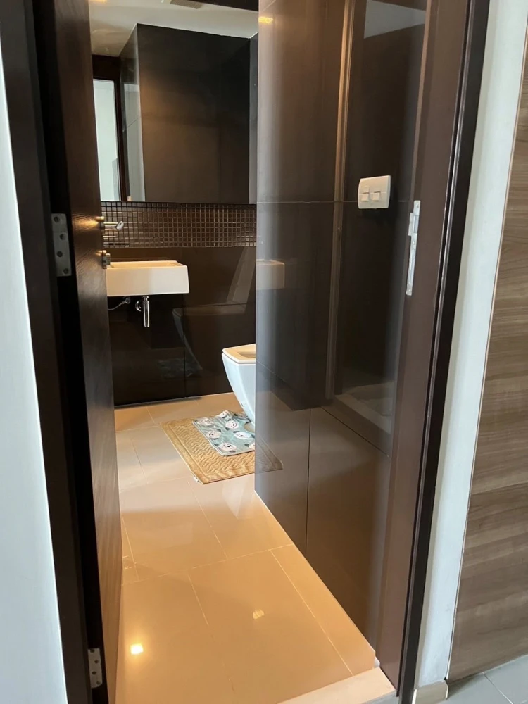 For rent: Rhythm Sathorn, 14th floor, nice room, fully furnished, interested, hurry and reserve now.