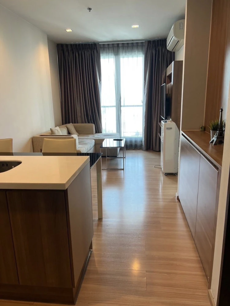 For rent: Rhythm Sathorn, 14th floor, nice room, fully furnished, interested, hurry and reserve now.