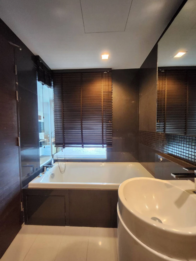 Rhythm Sathorn condo for rent, 17th floor, fully furnished. Book now, don't miss out!