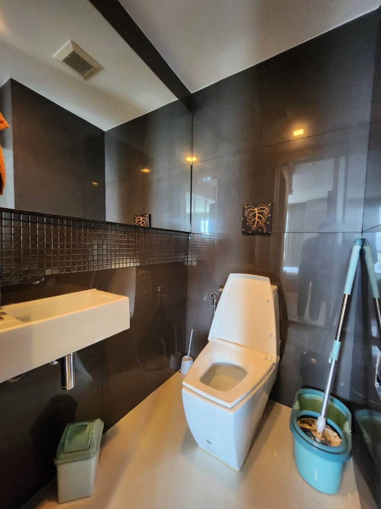 Rhythm Sathorn condo for rent, 17th floor, fully furnished. Book now, don't miss out!