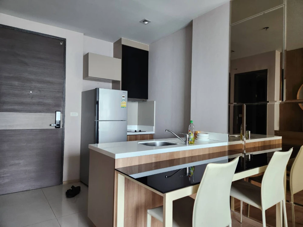 Rhythm Sathorn condo for rent, 17th floor, fully furnished. Book now, don't miss out!