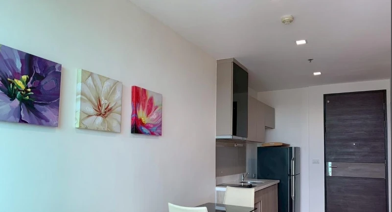 For rent: Rhythm Sathorn, 23rd floor, fully furnished unit. Book now! Don't miss out! Act fast!