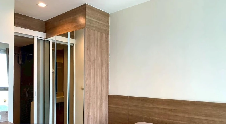 For rent: Rhythm Sathorn, 23rd floor, fully furnished unit. Book now! Don't miss out! Act fast!