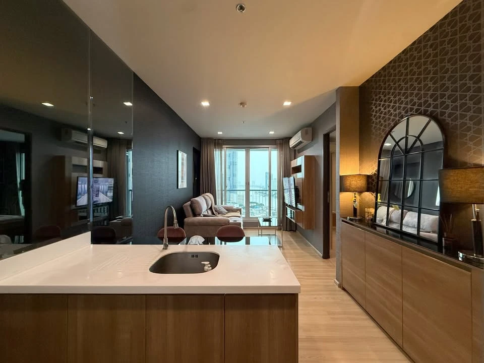For rent: RHYTHM SATHORN, 29th floor, very high floor, river view, fully furnished. Just bring your belongings and move in.