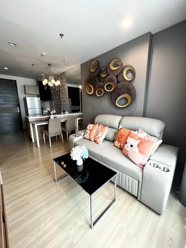 For rent: Rhythm Sathorn, 32nd floor. High floor, beautiful view, fully furnished, stunning, ready to move in.