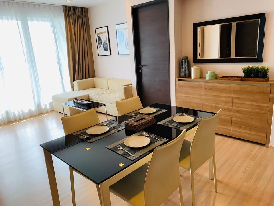For rent: Rhythm Sathorn, spacious room, lots of space, fully furnished, Chao Phraya River view. If it's this good, you have to book it.