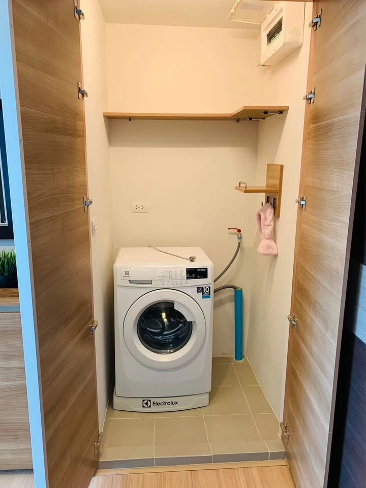 For rent: Rhythm Sathorn, spacious room, lots of space, fully furnished, Chao Phraya River view. If it's this good, you have to book it.