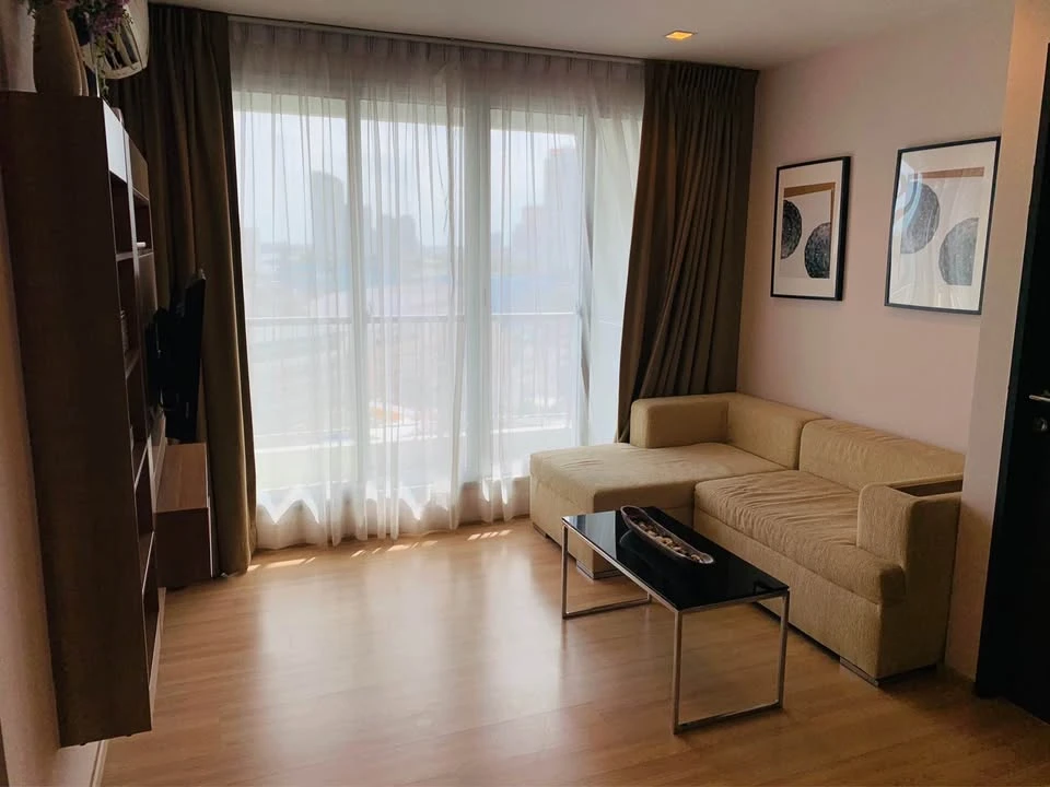 For rent: Rhythm Sathorn, spacious room, lots of space, fully furnished, Chao Phraya River view. If it's this good, you have to book it.