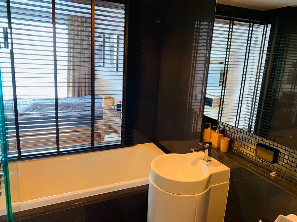 For rent: Rhythm Sathorn, spacious room, lots of space, fully furnished, Chao Phraya River view. If it's this good, you have to book it.