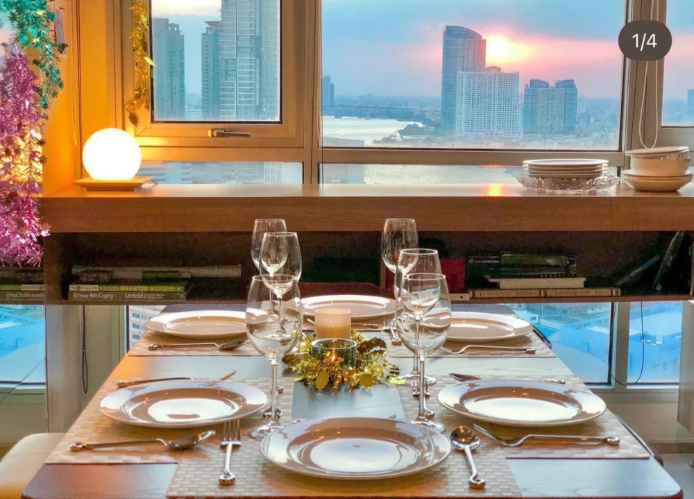 For rent: Rhythm Sathorn, stunningly decorated unit with high-quality built-in furniture, beautiful unblocked view. Don't miss out!