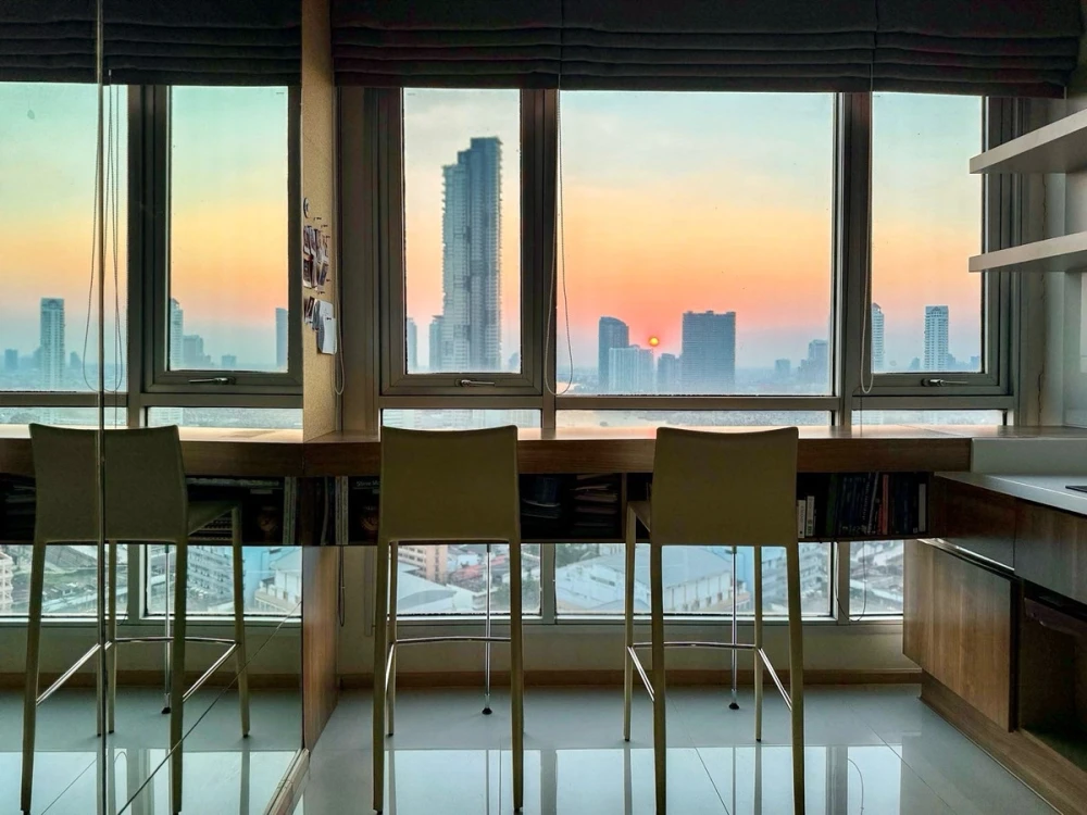 For rent: Rhythm Sathorn, stunningly decorated unit with high-quality built-in furniture, beautiful unblocked view. Don't miss out!