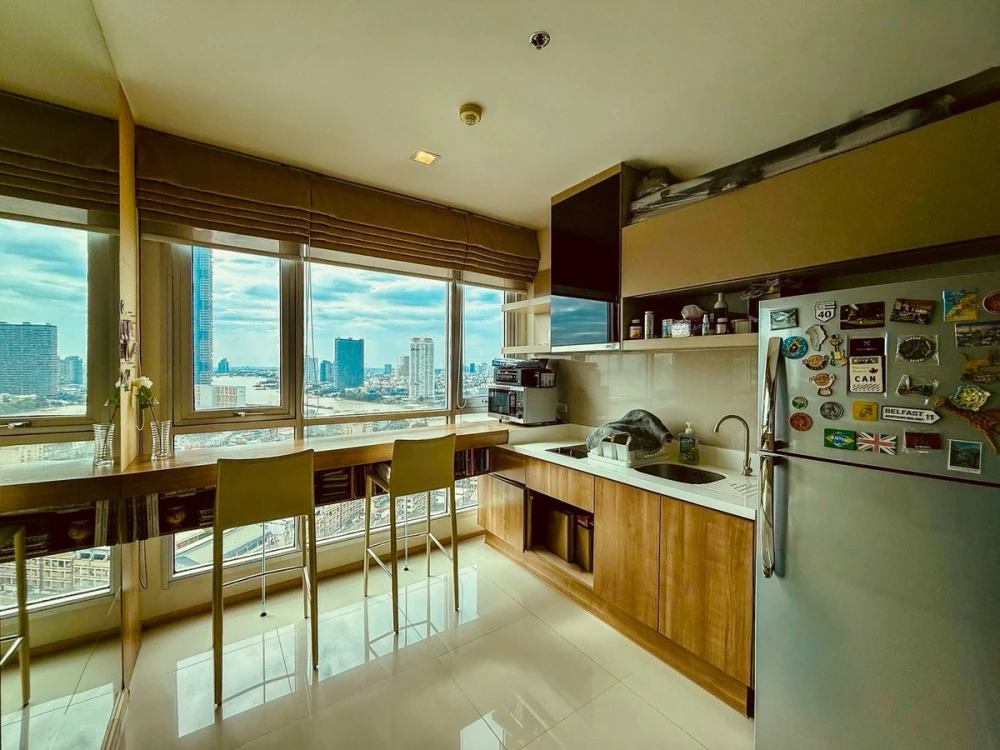For rent: Rhythm Sathorn, stunningly decorated unit with high-quality built-in furniture, beautiful unblocked view. Don't miss out!