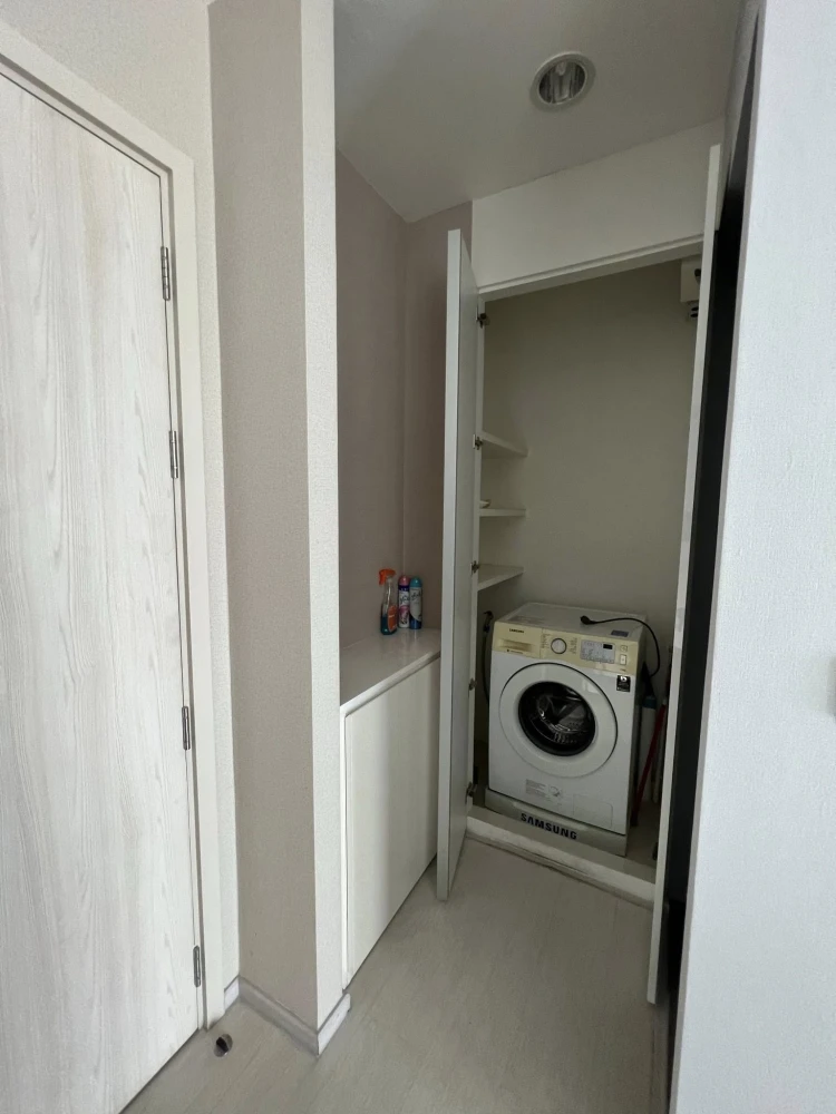 For rent: Rhythm Sukhumvit 42, 1 bedroom, 1 bathroom, spacious living area, stunning Chao Phraya River view. Book now!