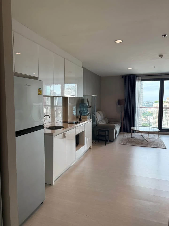 For rent: Rhythm Sukhumvit 42, 26th floor, quiet corner room, high floor, great atmosphere, hurry and reserve now!