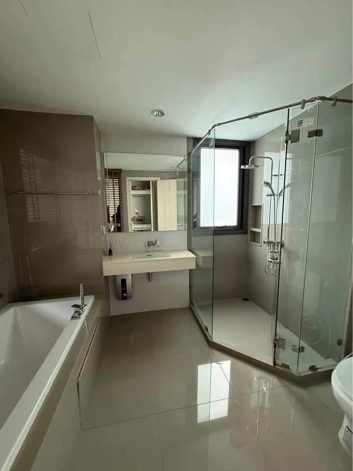 For rent: Rhythm Sukhumvit 42, 26th floor, quiet corner room, high floor, great atmosphere, hurry and reserve now!