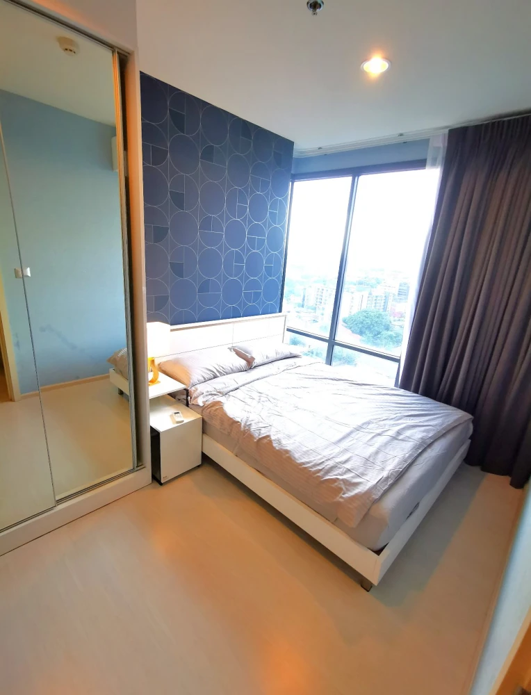 For rent: Rhythm Sukhumvit 42, fully furnished room, wallpapered throughout, lots of usable space, reserve now!