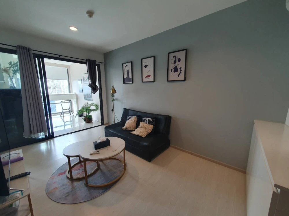For rent: Rhythm Sukhumvit 42, a nice room with complete facilities. Come and reserve before you miss your chance.