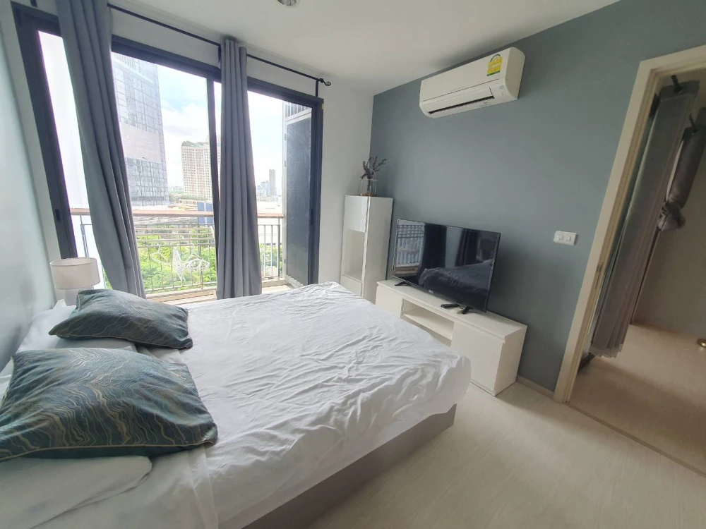 For rent: Rhythm Sukhumvit 42, a nice room with complete facilities. Come and reserve before you miss your chance.
