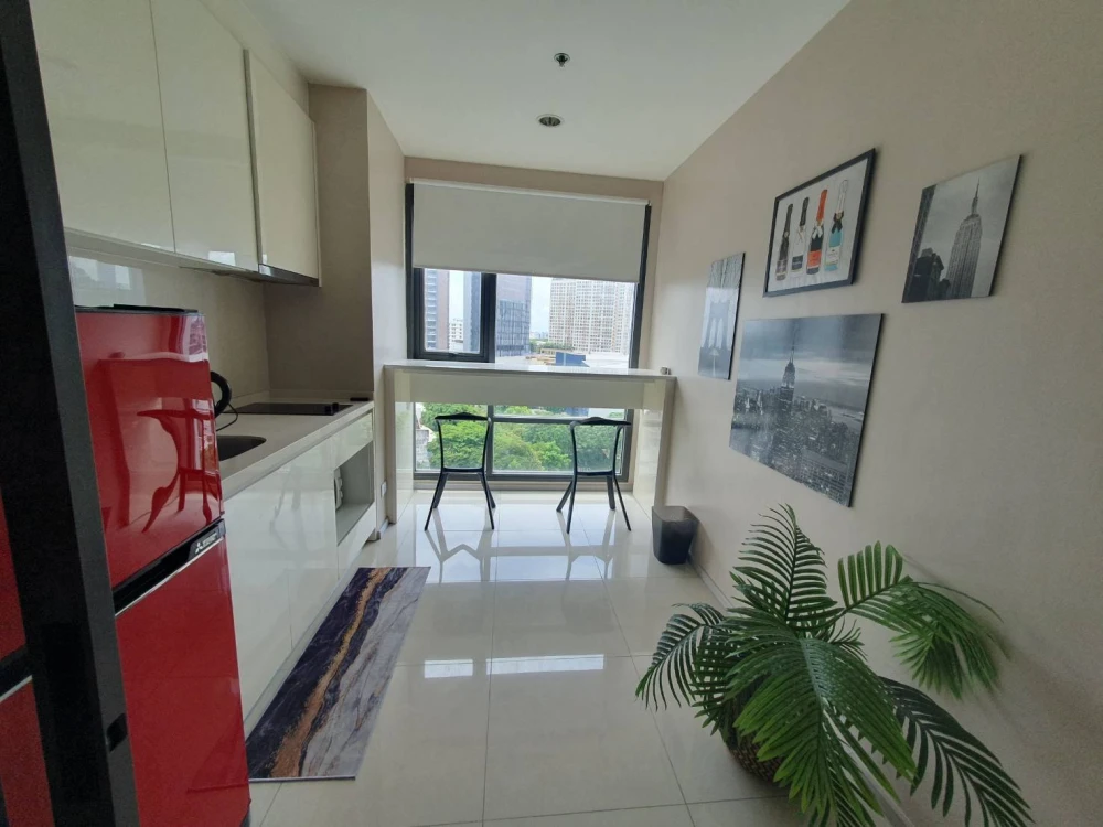 For rent: Rhythm Sukhumvit 42, a nice room with complete facilities. Come and reserve before you miss your chance.