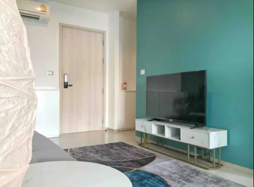 For rent: Rhythm Sukhumvit 42, blue room, bright and comfortable to the eyes, lots of usable space, fully furnished, ready to move in