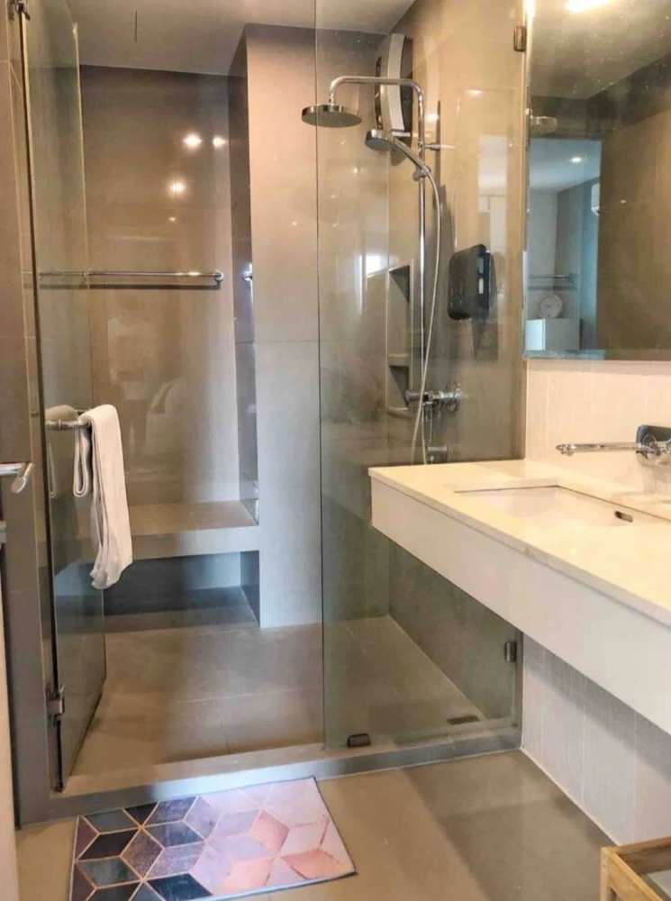 For rent: Rhythm Sukhumvit 42, blue room, bright and comfortable to the eyes, lots of usable space, fully furnished, ready to move in