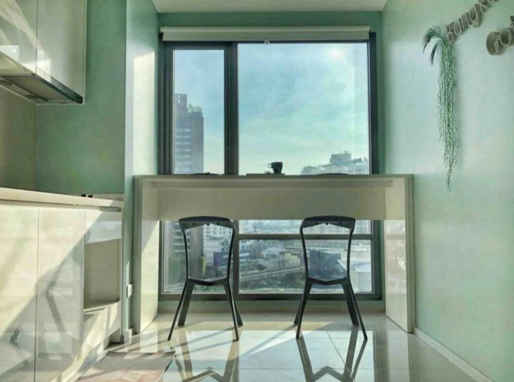 For rent: Rhythm Sukhumvit 42, blue room, bright and comfortable to the eyes, lots of usable space, fully furnished, ready to move in