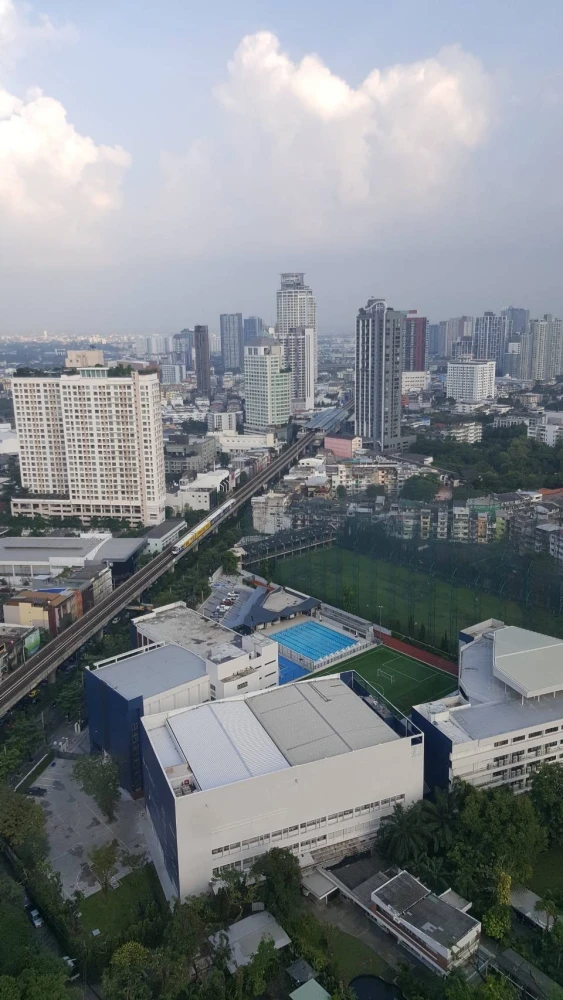 For rent: Rhythm Sukhumvit 42, spacious and airy unit, fully furnished in a modern minimalist style, with rare panoramic views of Bangkok.
