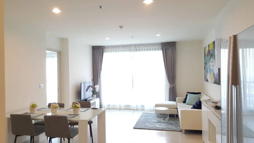 For rent: Rhythm Sukhumvit 42, spacious and airy unit, fully furnished in a modern minimalist style, with rare panoramic views of Bangkok.