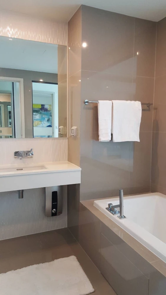 For rent: Rhythm Sukhumvit 42, spacious and airy unit, fully furnished in a modern minimalist style, with rare panoramic views of Bangkok.
