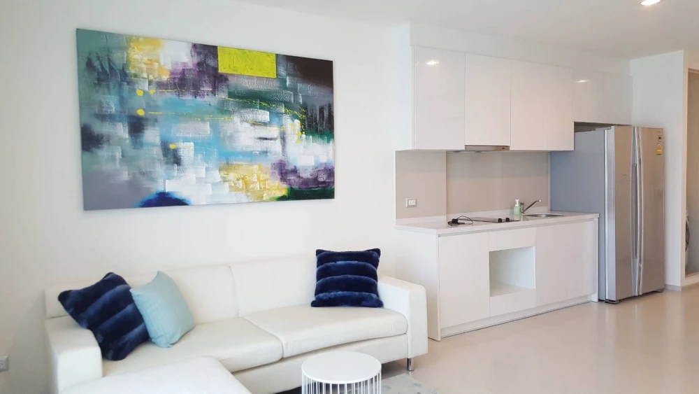 For rent: Rhythm Sukhumvit 42, spacious and airy unit, fully furnished in a modern minimalist style, with rare panoramic views of Bangkok.