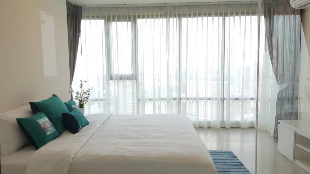 For rent: Rhythm Sukhumvit 42, spacious and airy unit, fully furnished in a modern minimalist style, with rare panoramic views of Bangkok.
