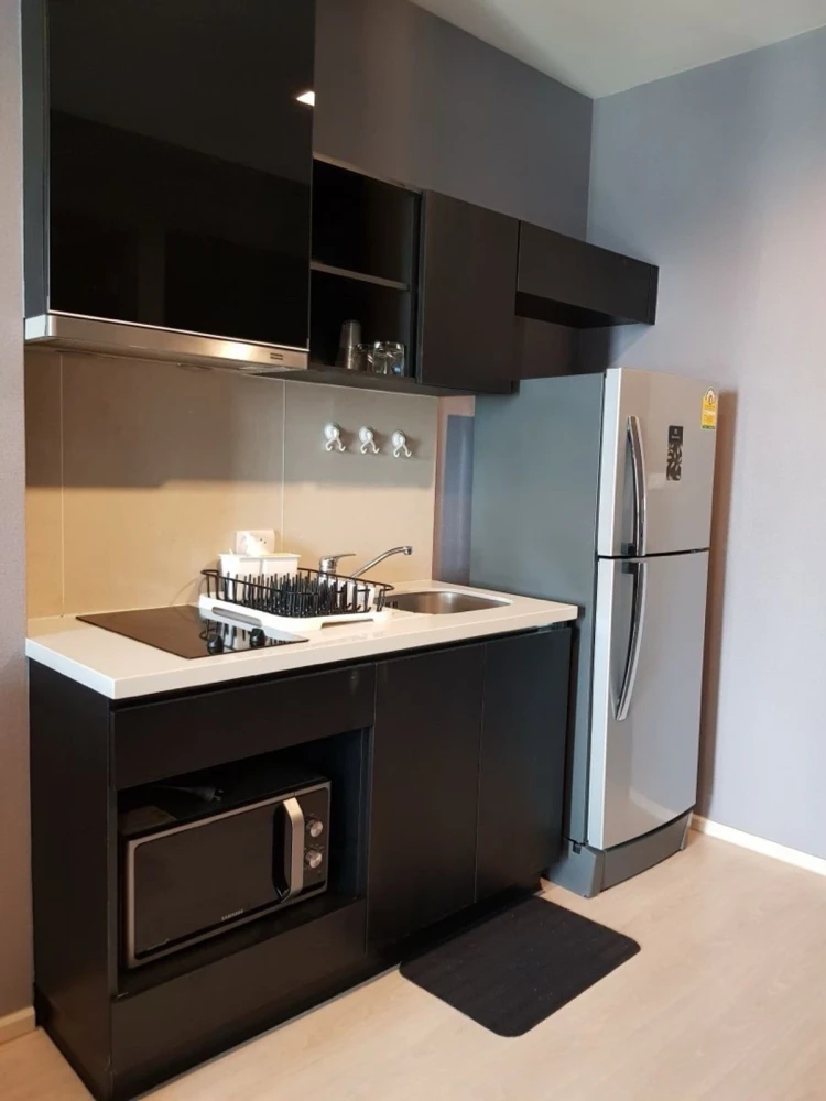 For rent: Rhythm Sukhumvit 44/1, 17th floor. A lovely unit with complete furnishings. Book now!