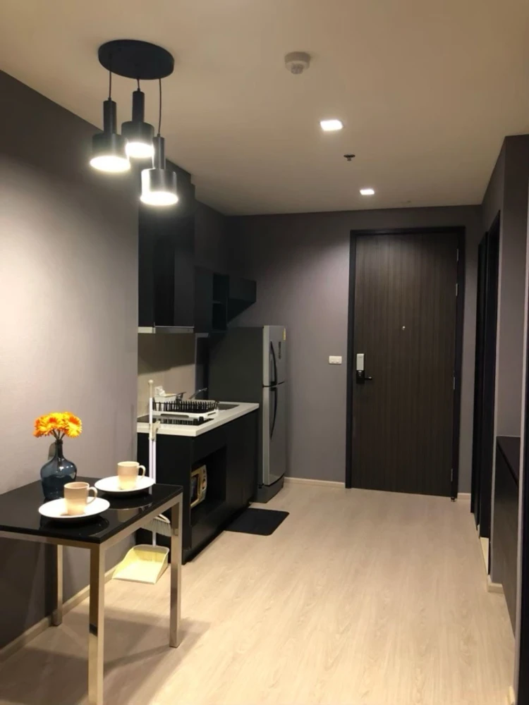 For rent: Rhythm Sukhumvit 44/1, 17th floor. A lovely unit with complete furnishings. Book now!