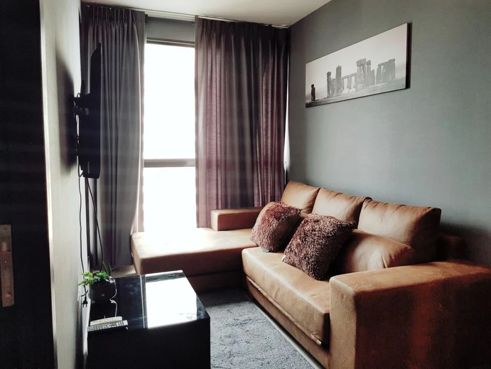 For rent: Rhythm Sukhumvit 44/1, 17th floor. A lovely unit with complete furnishings. Book now!