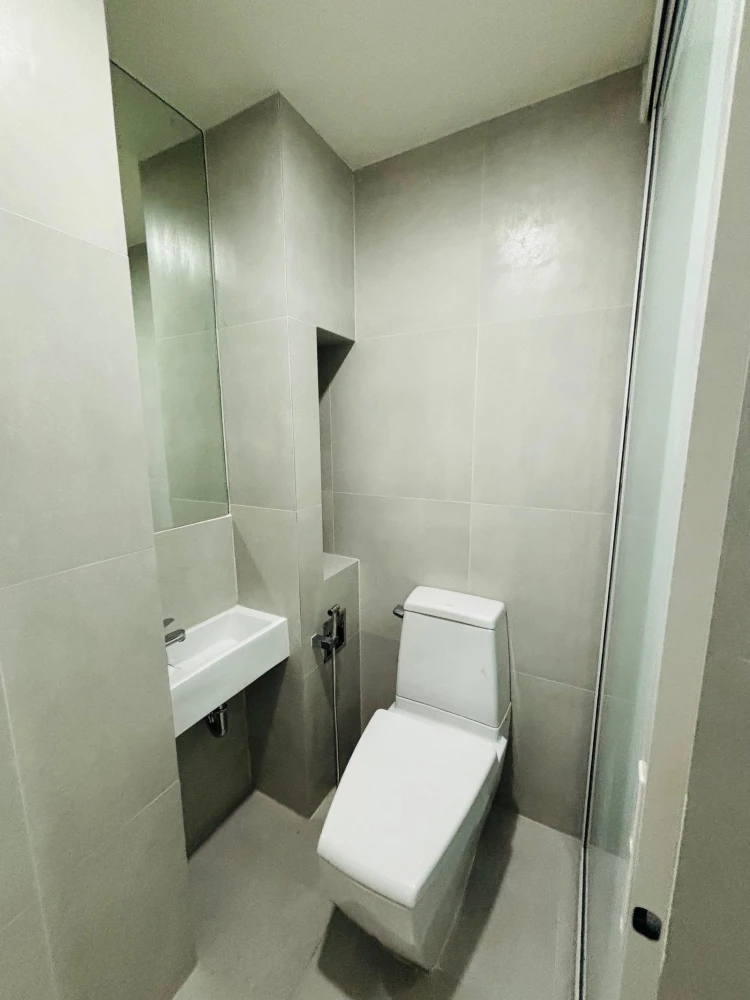 For rent: Rhythm Sukhumvit 44/1, 30th floor, fully furnished unit. Book now! Don't miss out!
