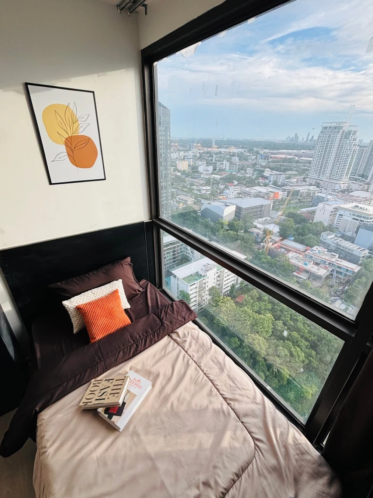For rent: Rhythm Sukhumvit 44/1, 30th floor, fully furnished unit. Book now! Don't miss out!