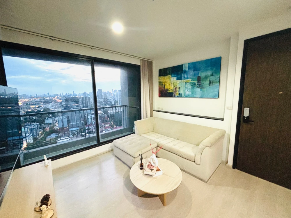 For rent: Rhythm Sukhumvit 44/1, 30th floor, fully furnished unit. Book now! Don't miss out!