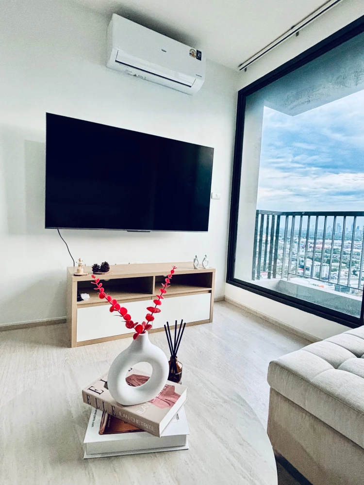 For rent: Rhythm Sukhumvit 44/1, 30th floor, fully furnished unit. Book now! Don't miss out!