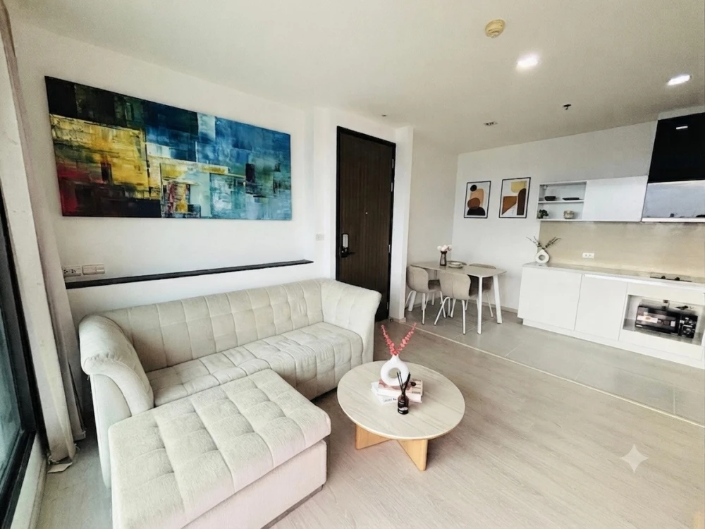 For rent: Rhythm Sukhumvit 44/1, 30th floor, fully furnished unit. Book now! Don't miss out!
