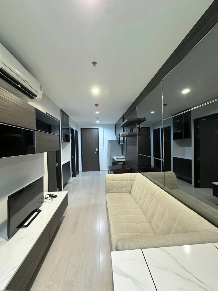 For rent: Rhythm Sukhumvit 44/1, well decorated, with built-in furniture, just bring your own clothes and move in.