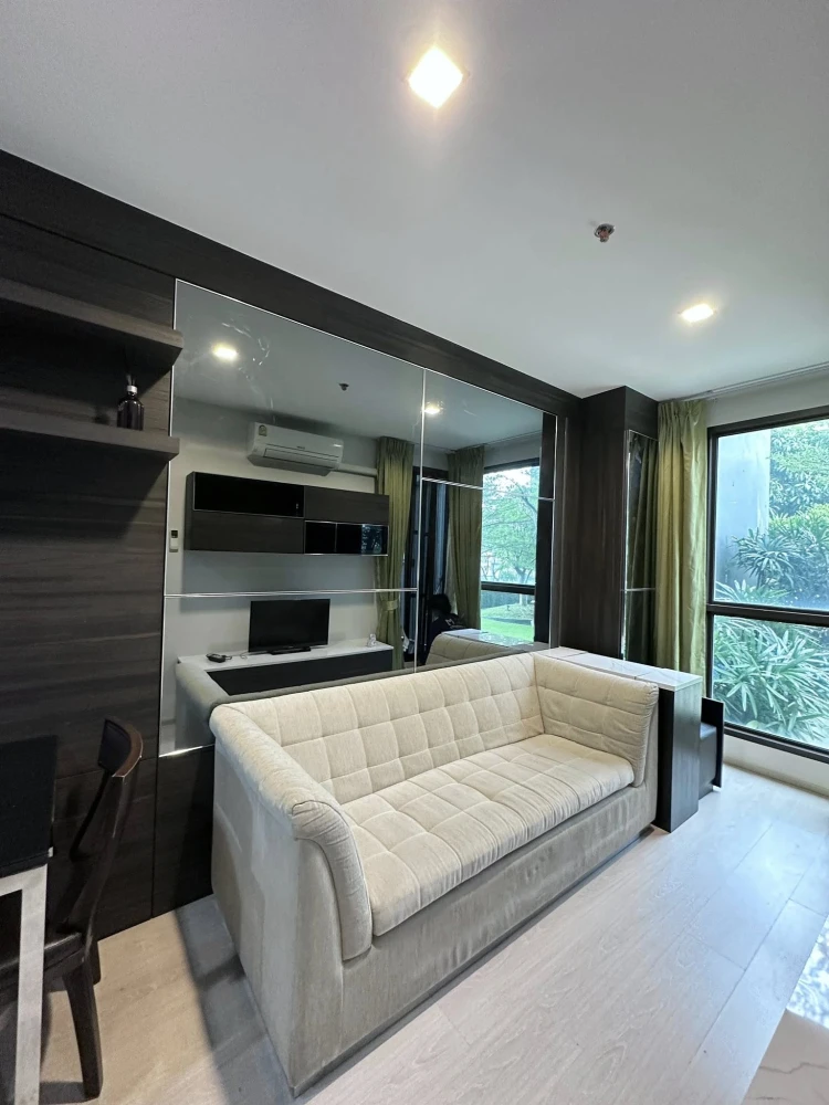 For rent: Rhythm Sukhumvit 44/1, well decorated, with built-in furniture, just bring your own clothes and move in.