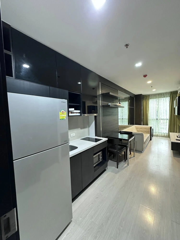 For rent: Rhythm Sukhumvit 44/1, well decorated, with built-in furniture, just bring your own clothes and move in.