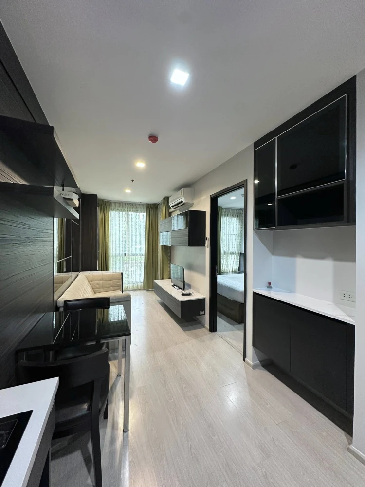 For rent: Rhythm Sukhumvit 44/1, well decorated, with built-in furniture, just bring your own clothes and move in.