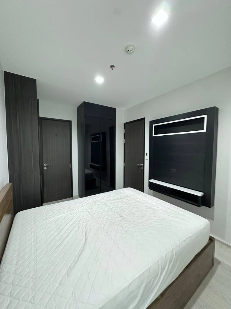 For rent: Rhythm Sukhumvit 44/1, well decorated, with built-in furniture, just bring your own clothes and move in.
